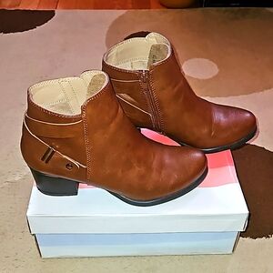 Naturalizer  leather ankle booties